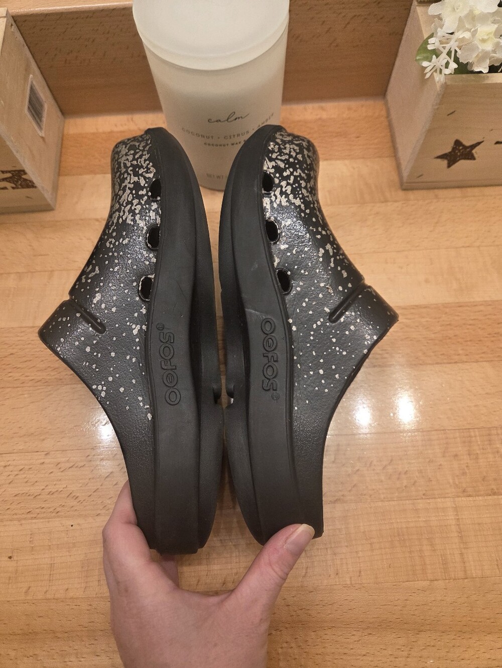 OOFOS OOcloog Recovery Clogs Limited Edition Black Champagne Splatter Women's 8 - Picture 7 of 7